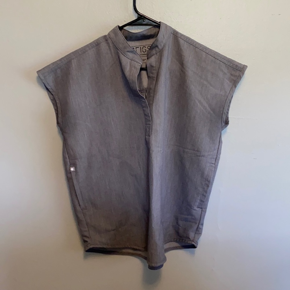 Figs Rafaela Graphite scrub top.